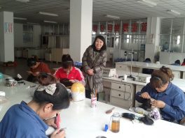 Jinaサロンは世界の髪製品の90%以上が生産される中国青島の最大手企業JIFA社の中に 専属の制作室を持っています。(2012.3 視察にて)